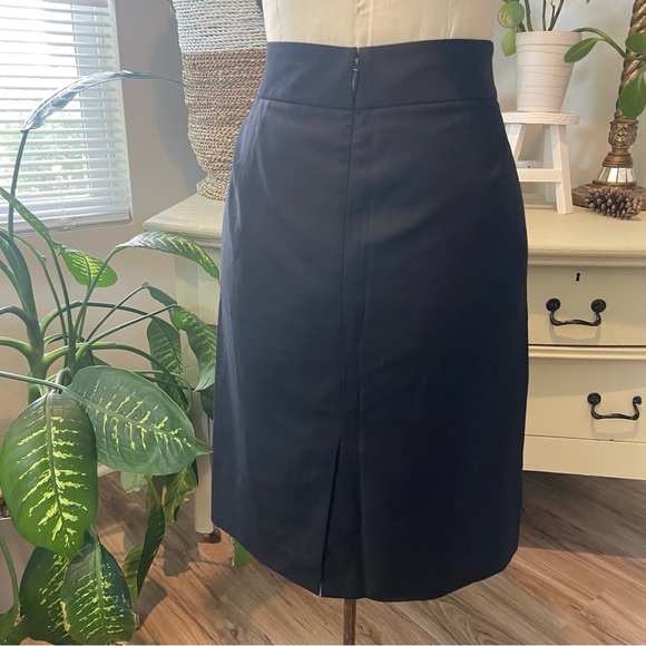 J Crew Pencil Skirt in Italian Stretch Wool, Size 8 - Picture 2 of 9